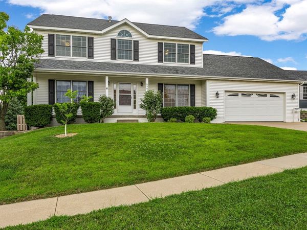 6907 Rockingham Drive SW, Cedar Rapids, IA 52404