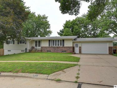 1255 W Dodge Avenue, Arlington, NE 68002