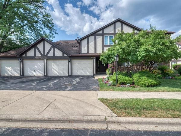 228 Brookside Lane, Unit A, Willowbrook, IL 60527