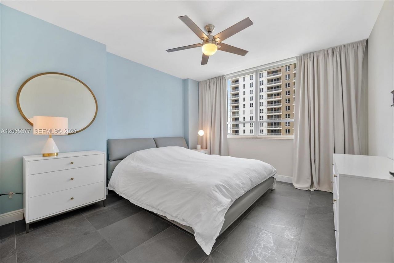 801 Brickell Key Blvd, Unit 1805, Miami, FL 33131 Photo