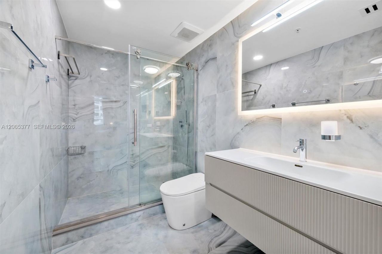 801 Brickell Key Blvd, Unit 1805, Miami, FL 33131 Photo