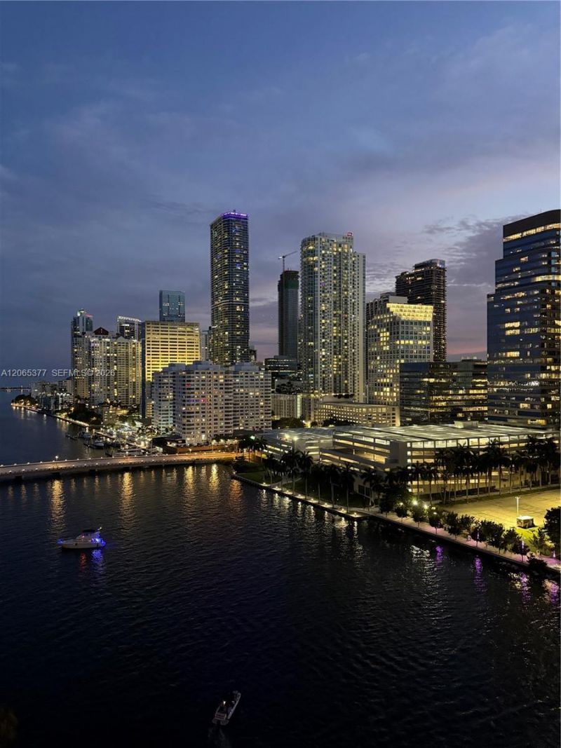 801 Brickell Key Blvd, Unit 1805, Miami, FL 33131 Photo