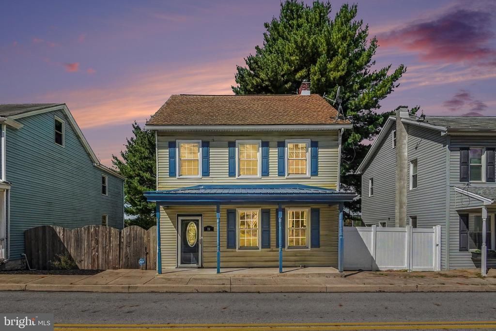 26 N 2ND STREET, HALIFAX, PA 17032