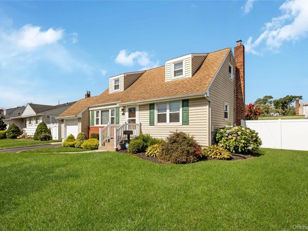 117 Midwood Avenue , Farmingdale, NY 11735