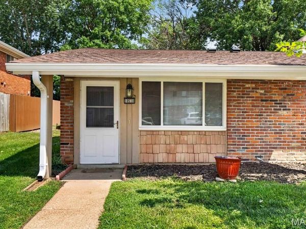 10510 Carroll Wood Way, St Louis, MO 63128