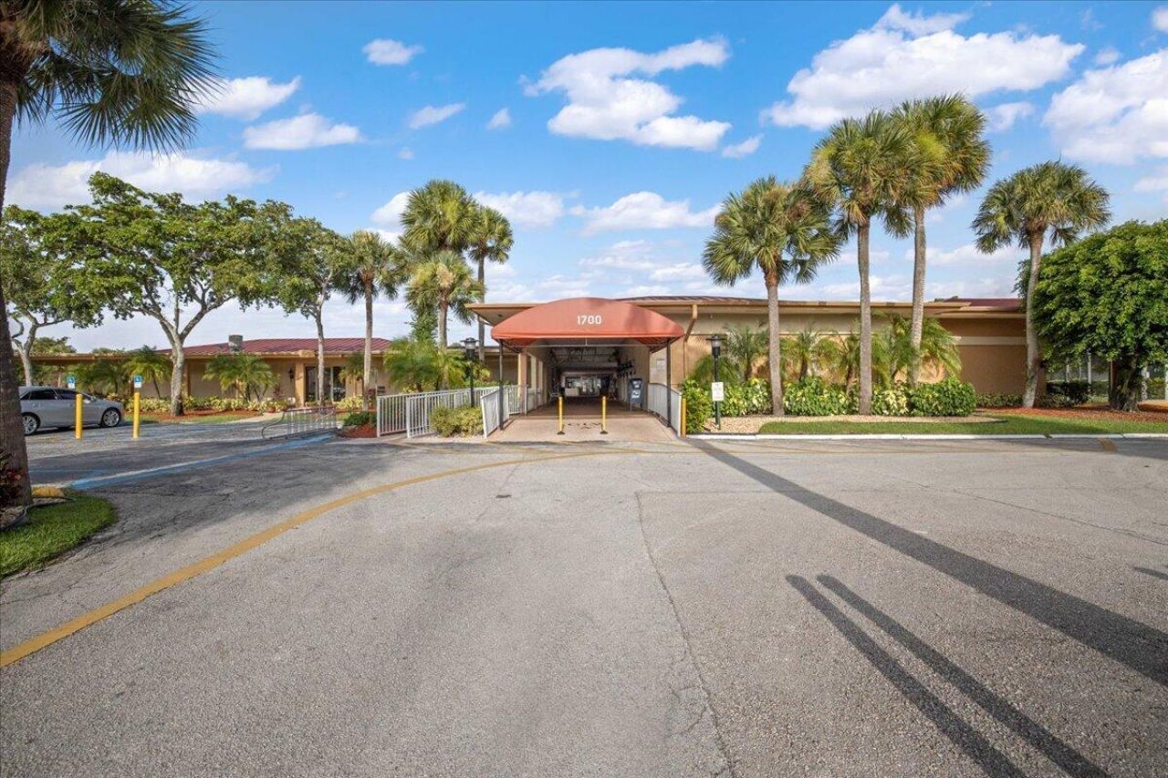 154 Lake Barbara Drive, West Palm Beach, FL 33411 Photo