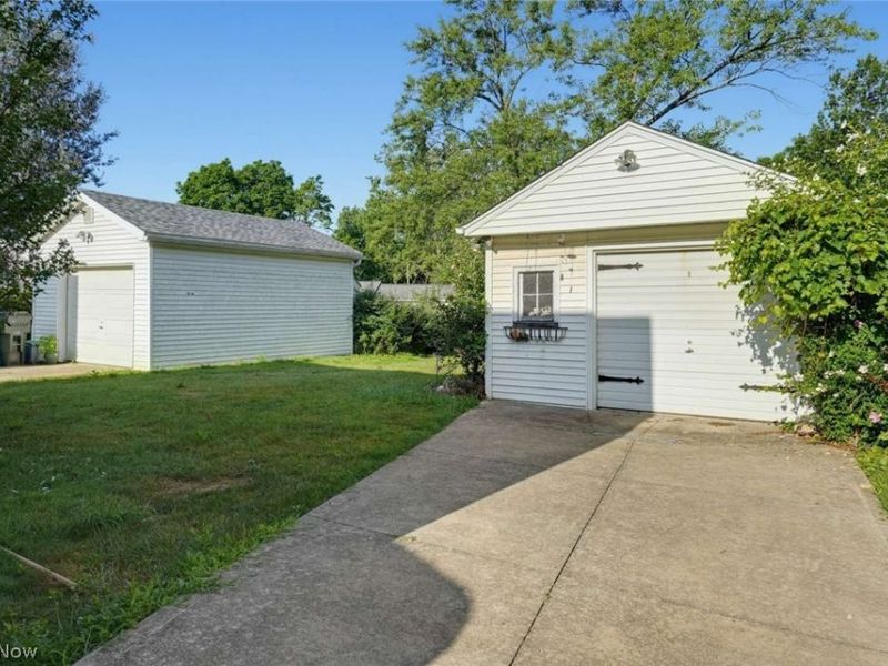 864 Lincoln Boulevard, Bedford, OH 44146 Photo 4