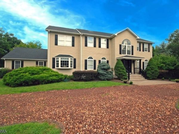 32 Coddington Rd, Readington, NJ 08889