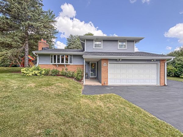 N51W16590 Fair Oak COURT, Menomonee Falls, WI 53051