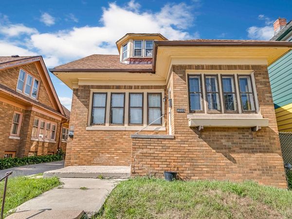 1306 W Keefe AVENUE, Milwaukee, WI 53206