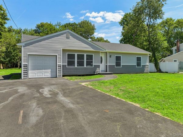 957 Bellmore Avenue , Central Islip, NY 11722