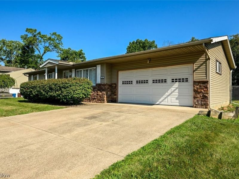 577 Catalina Drive, Akron, OH 44319 Photo 4