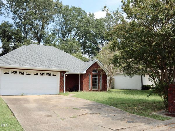 122 W Bound Street, Starkville, MS 39759