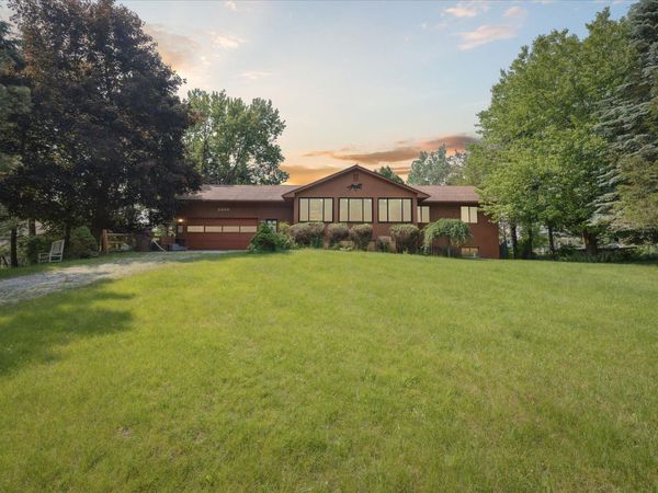 8886 Coleman Road, Haslett, MI 48840