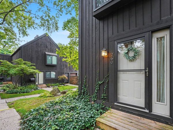 260 Dunbarton Court, Kalamazoo, MI 49006
