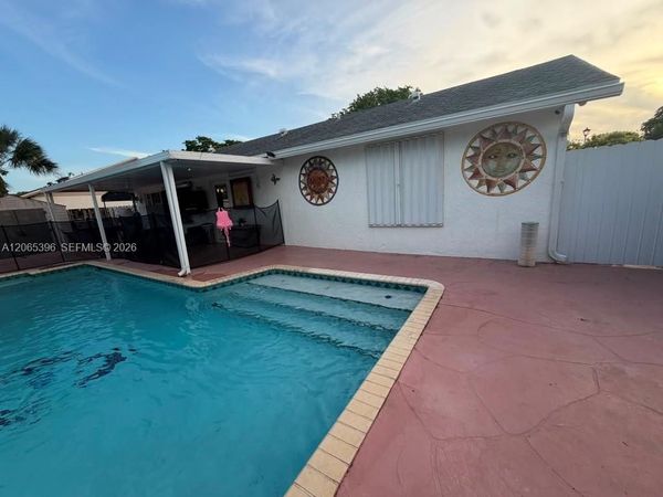 19631 NW 57th Pl , Hialeah, FL 33015