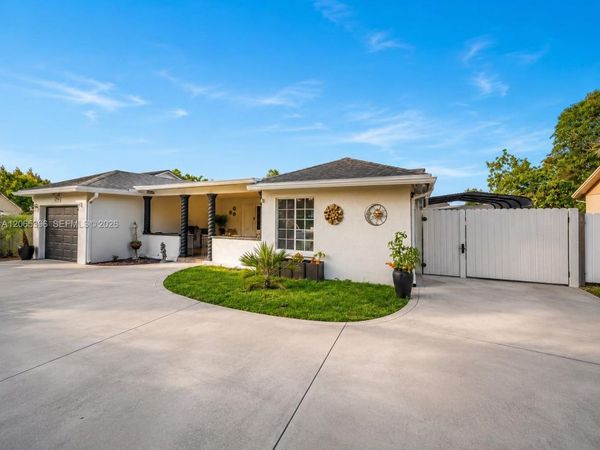 19631 NW 57th Pl , Hialeah, FL 33015