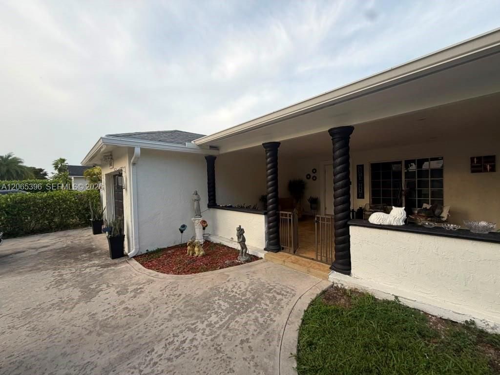 19631 NW 57th Pl , Hialeah, FL 33015 Photo