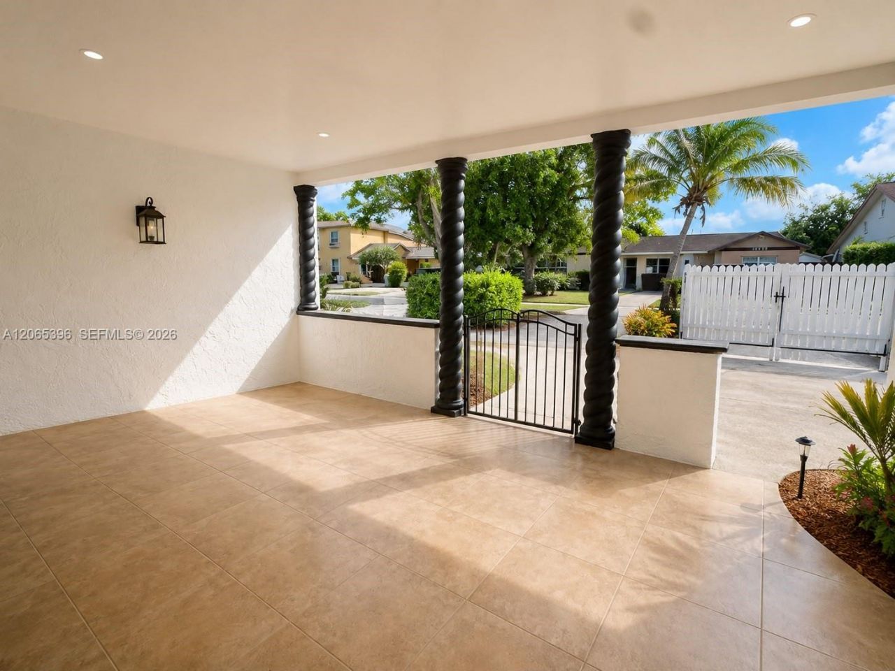 19631 NW 57th Pl, Hialeah, FL 33015 Photo