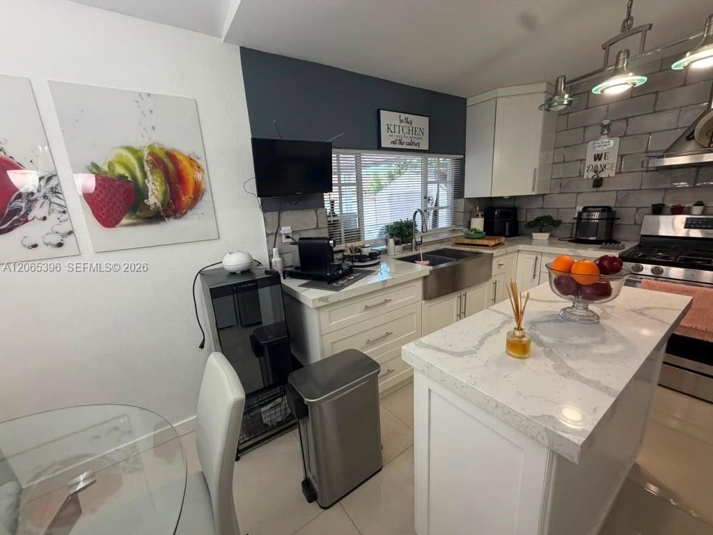 19631 NW 57th Pl , Hialeah, FL 33015 Photo