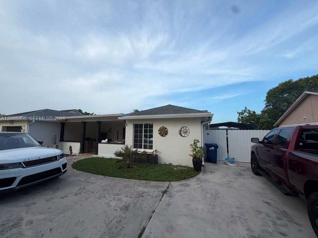 19631 NW 57th Pl , Hialeah, FL 33015 Photo