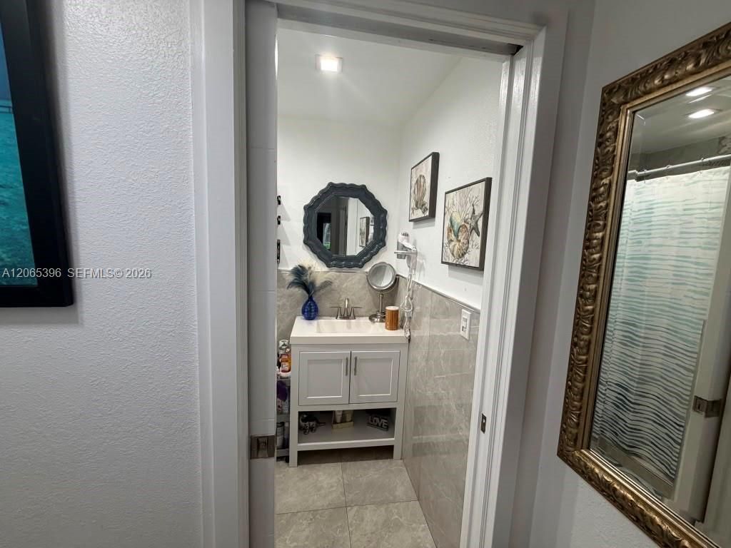 19631 NW 57th Pl , Hialeah, FL 33015 Photo