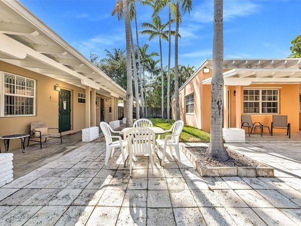 805 NE 17th Avenue, Unit 4, Fort Lauderdale, FL 33304