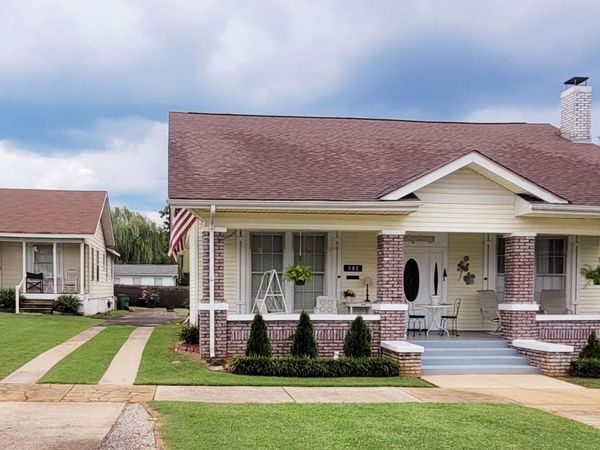 302 6th St, Tuscumbia, AL 35674