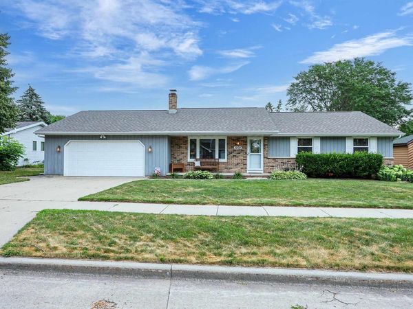 1002 S COVENANT LANE, Appleton, WI 54915