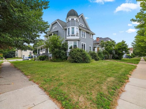 803 N BROADWAY, Green Bay, WI 54303