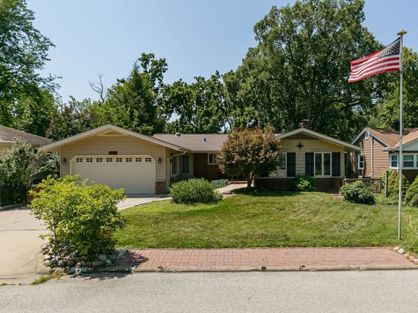 1831 45th Street , Moline, IL 61265