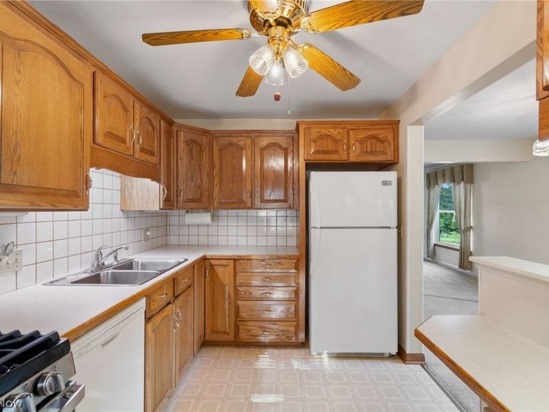 154 Hilltop Drive NW, Canton, OH 44708 Photo 17