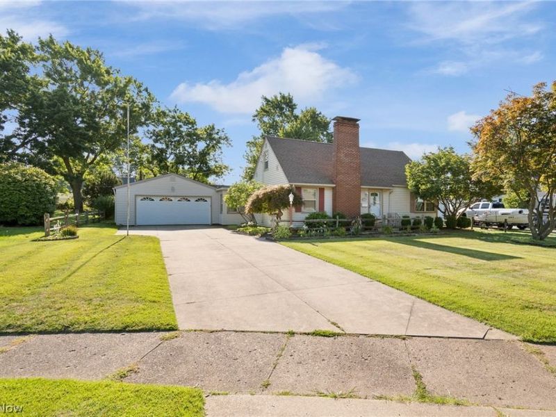 154 Hilltop Drive NW, Canton, OH 44708 Photo 2