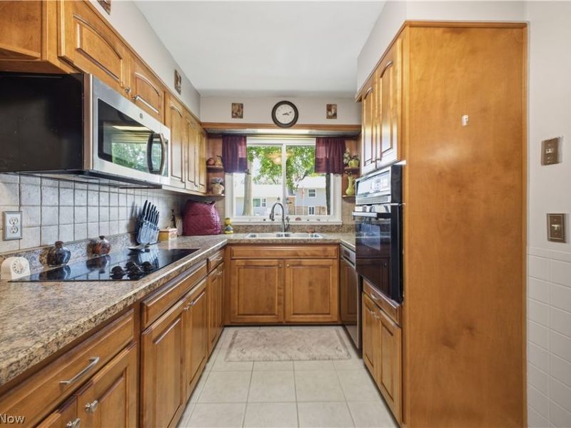 222 Sunset Court, Columbiana, OH 44408 Photo 3
