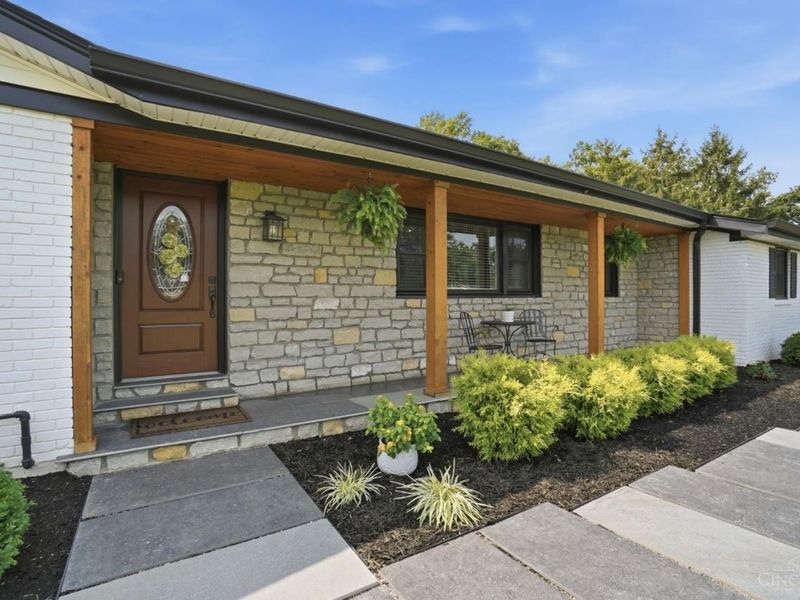 1235 Day Circle E, Miami Twp, OH 45150 Photo 2