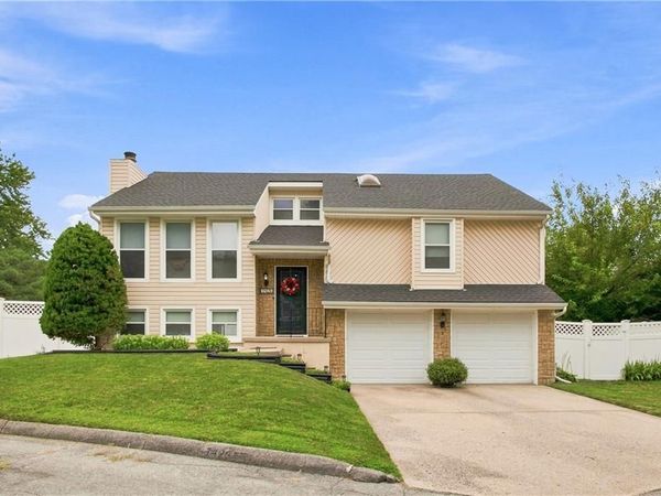 7426 Santa Fe Drive, Overland Park, KS 66204