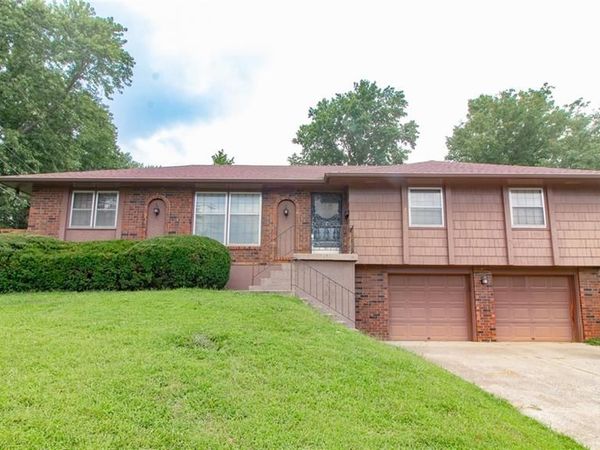 3026 S Kendall Drive, Independence, MO 64055