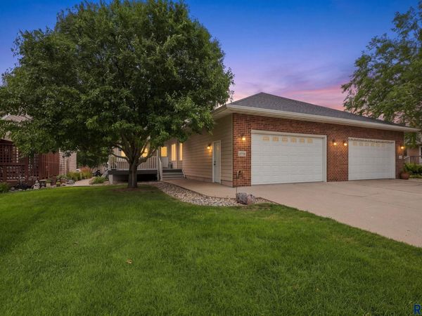 6708 S Bellwood Ave, Sioux Falls, SD 57108