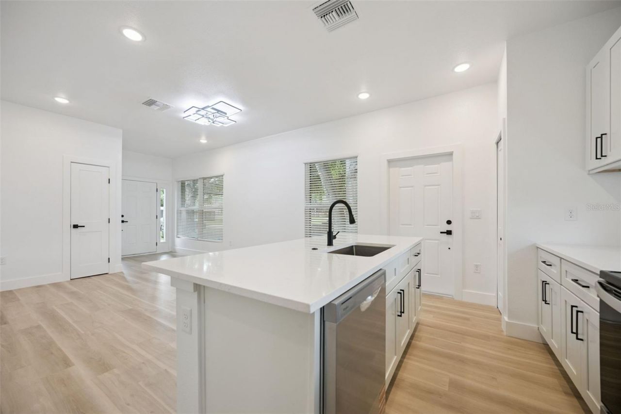 521 W Herriott Avenue, Oakland, FL 34760 Photo