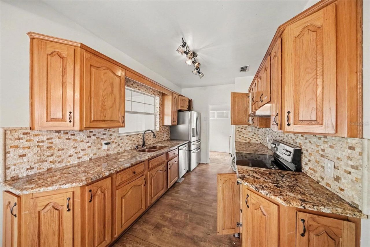 1509 W Windhorst Road, Brandon, FL 33510 Photo