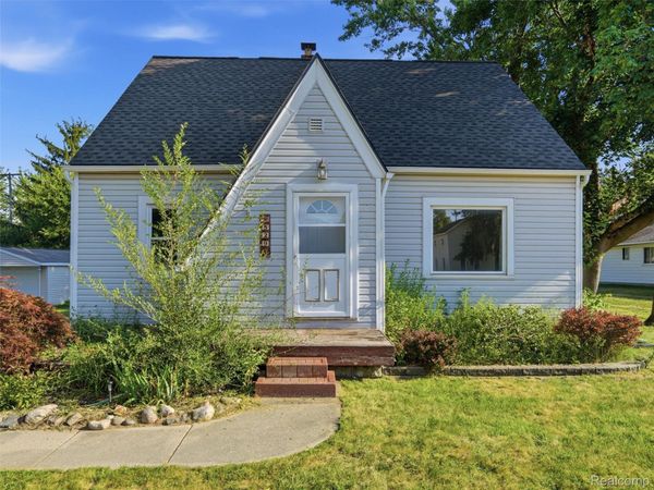 529 E Broad Street , Linden, Mi 48451