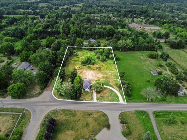 5031 Oakwood Road, Brandon Township, Mi 48462