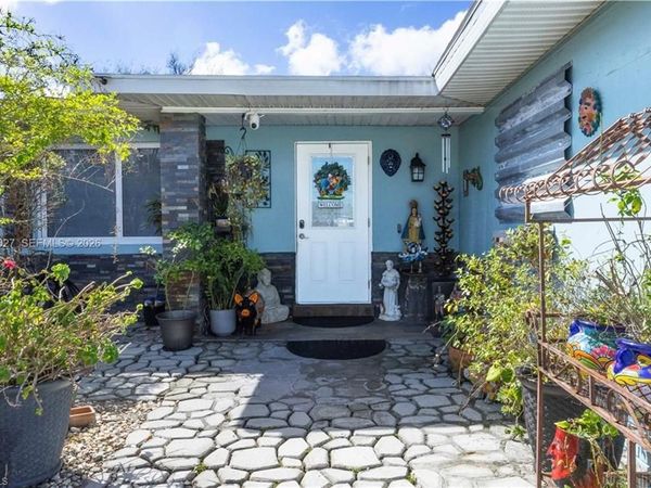 1526 NE 4th TER , CAPE CORAL, FL 33909