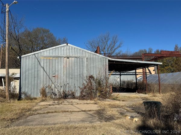 1801 N Morton Avenue , Okmulgee, OK 74447