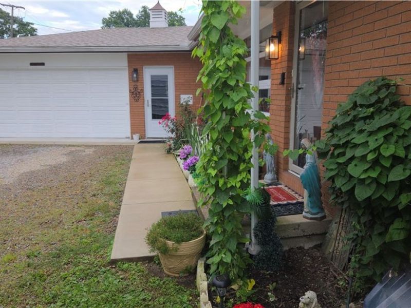 2074 Newark Road, Zanesville, OH 43701 Photo 2