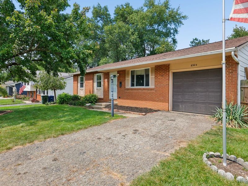 6504 Kings Charter Road, Reynoldsburg, OH 43068 Photo 2