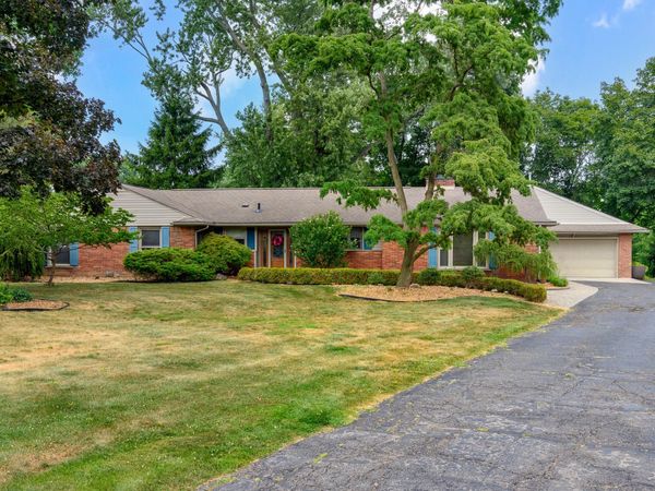 899 Fox Run, Bloomfield Hills, MI 48304