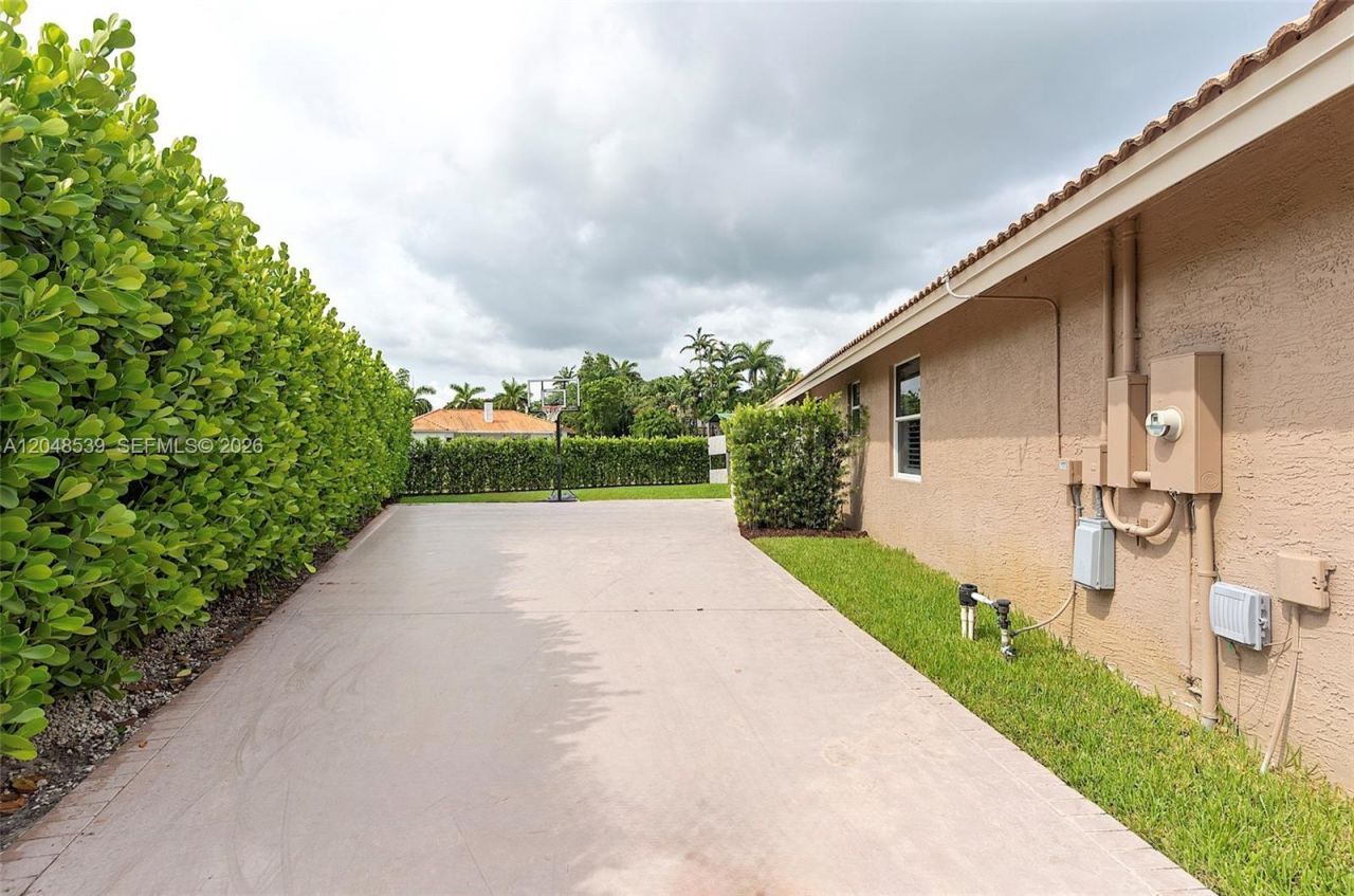 8298 SW 173rd Ter, Palmetto Bay, FL 33157 Photo