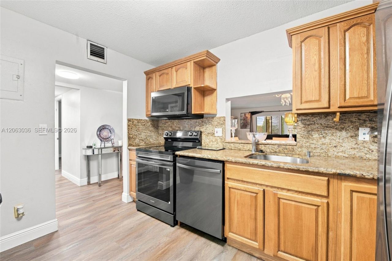 4141 NW 44th Ave , Unit 217, Lauderdale Lakes, FL 33319 Photo