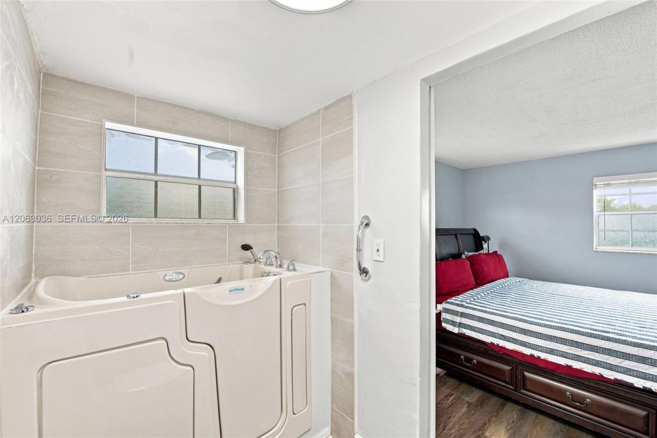 4141 NW 44th Ave , Unit 217, Lauderdale Lakes, FL 33319 Photo